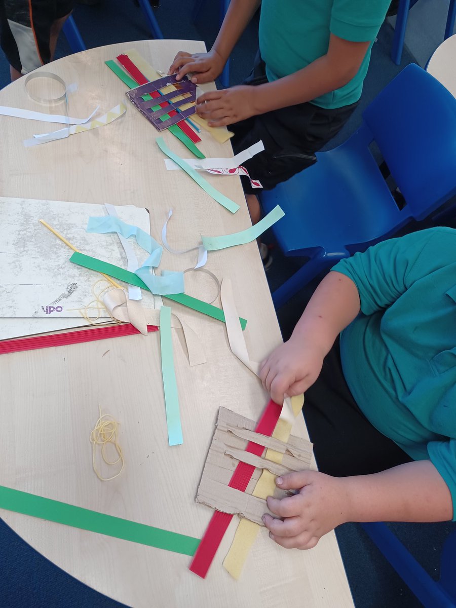 MissSF11's tweet photo. @ColeridgeSchool  Year 2 are practicing manipulating different materials ready for when they plan their own hoop weaves. Which materials will be good to use? Ask your child when they get home.
#welovetextiles https://t.co/v5sTq8MRz0
