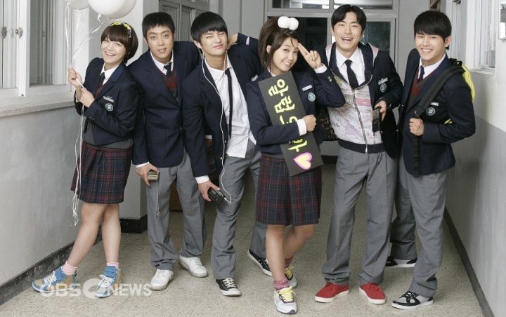 infodrakor_id's tweet image. Dua drama tvN ini sempet diremehkan tapi malah hits besar menyala tiada tara 🔥🔥

#Reply1997 ditolak berbagai aktor karena dulu rating drama tvN cuma kisaran 0%, dan drama pertama PD Shin Won Ho alhasil banyak yang gak ngerespon castingnya terus channel tvN belum banyak dramanya