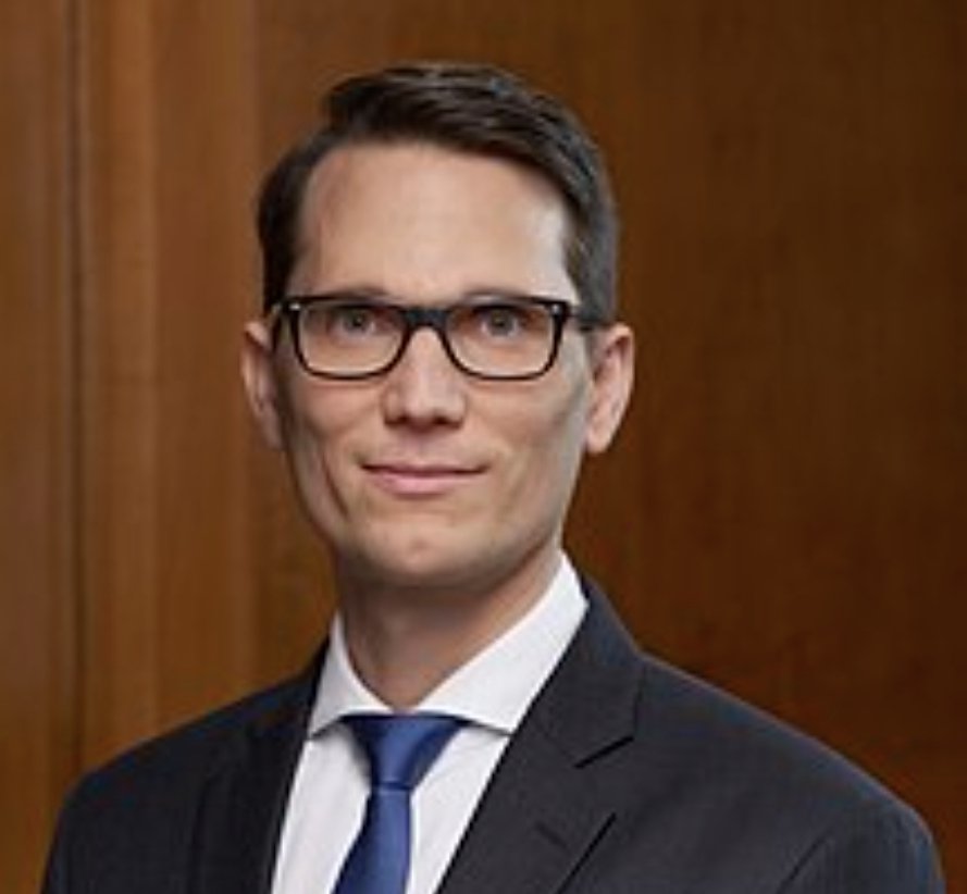 BREAKING Martin Schlegel wird neuer Präsident der Schweizerischen #Nationalbank. Der #Bundesrat hat den bisherigen Vizepräsidenten zum Nachfolger von Thomas #Jordan gewählt, der seinen Rücktritt per Ende September erklärt hat.
Schlegel arbeitet seit 2003 bei der SNB.