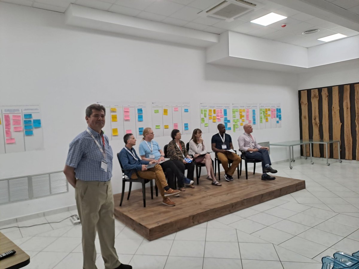 hipeac's tweet image. Last day of the #DiscoverUS workshop in Sabaudia, with a panel session and discussion to identify the priorities for #DistributedComputing and #SwarmIntelligence research. Thanks to all those who joined us for this workshop and made such interesting discussions possible.
👉…