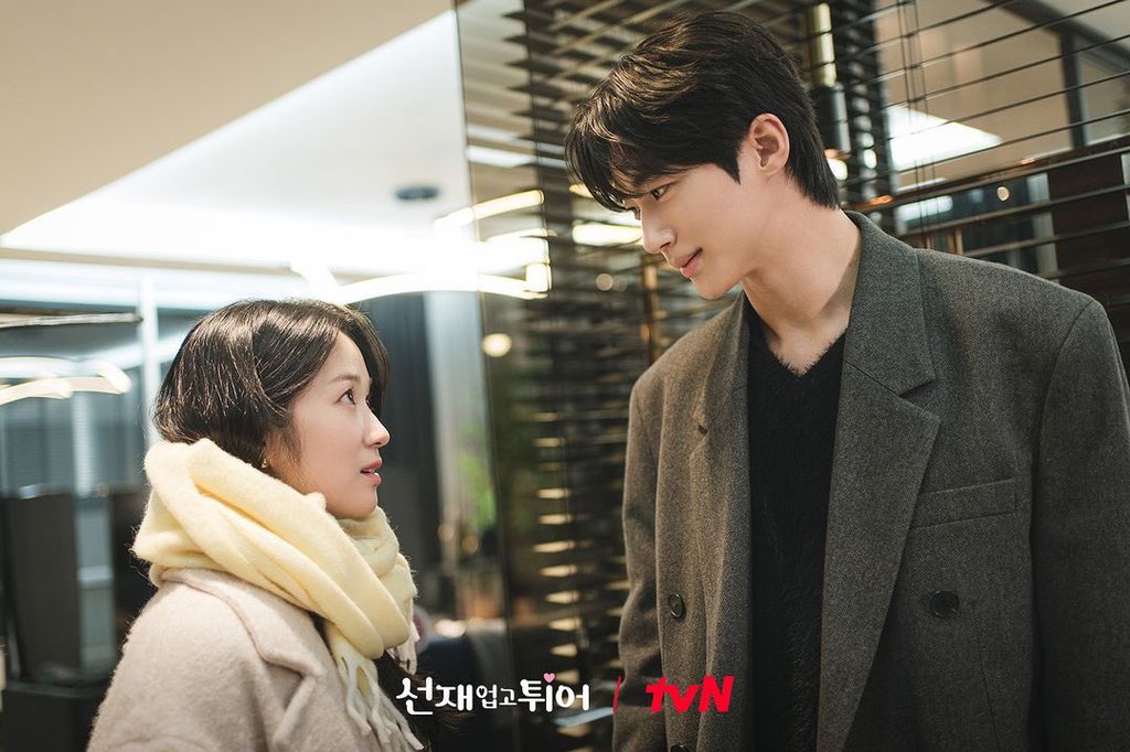 infodrakor_id's tweet image. Dua drama tvN ini sempet diremehkan tapi malah hits besar menyala tiada tara 🔥🔥

#Reply1997 ditolak berbagai aktor karena dulu rating drama tvN cuma kisaran 0%, dan drama pertama PD Shin Won Ho alhasil banyak yang gak ngerespon castingnya terus channel tvN belum banyak dramanya