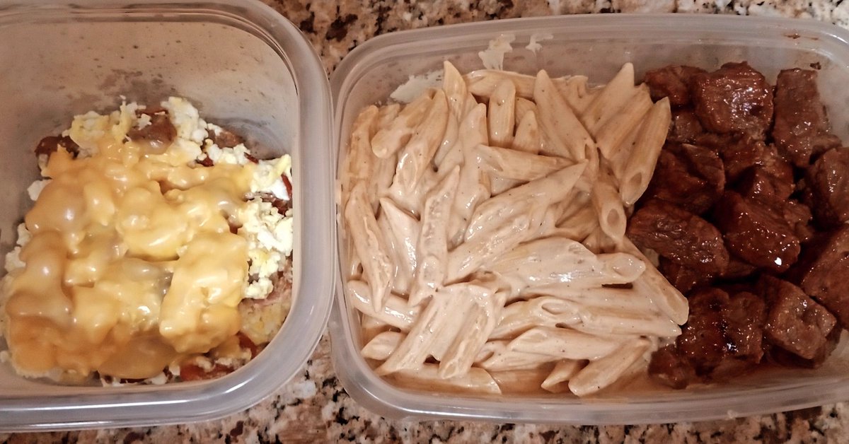 O_Smith_80's tweet image. Coach jokingly told me I need to put on a few pounds to earn my nickname O Dogg back now that I'm in HS. No practice today so here's breakfast &amp;amp; lunch. 110 g of #protein  #odogg #10 #diet #weightraining #tightend #linebacker #ilmt #classof28 #pbj #steak #pasta #breakfastbowl