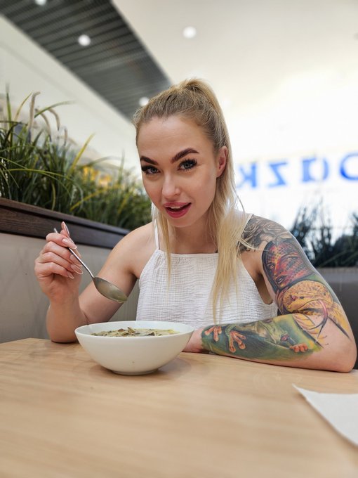 Ja mu dalam dupy, a on mi zupy. Nagrywanie w takiej temparturze sprawia, że jestem cała mokra hahaha