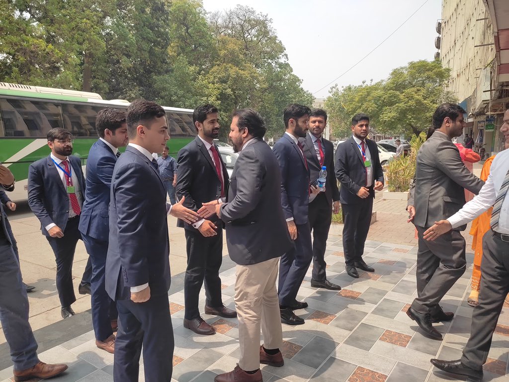 ICIDPunjab's tweet photo. The 13th Post Induction Training Course for PMS Officers (BS-17) visited the #BusinessFacilitationCentre in Lahore
The participants received a detailed briefing from Manager Abid Saleem about the Centre's functions &amp; progress
#PMSOfficers #BFCVisit #Lahore
#DigitalTransformation https://t.co/ubncfBkgw7