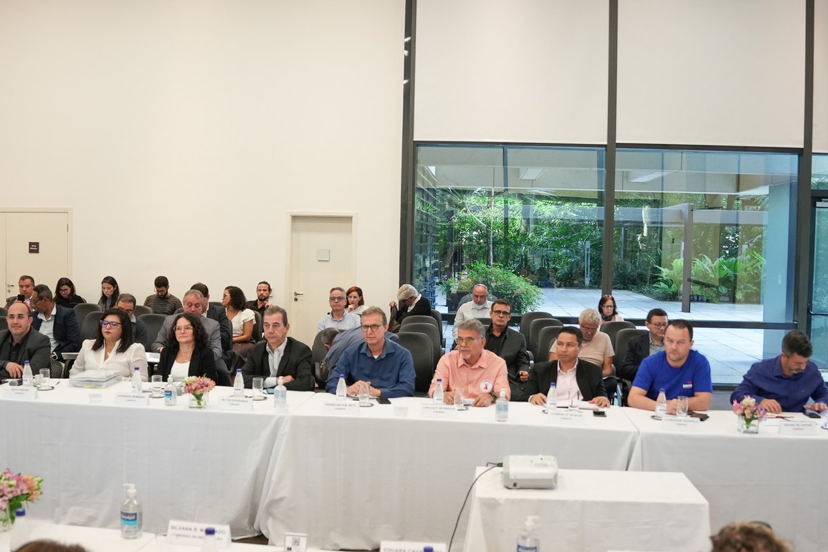 neivaribeirosp's tweet photo. A primeira negociação com os banqueiros já começou e o tema é o emprego bancário. Acompanhe as redes do @spbancarios para ficar por dentro de todas as informações sobre a nossa Campanha Nacional. #JuntosPorEmprego https://t.co/37WJMjAwXS