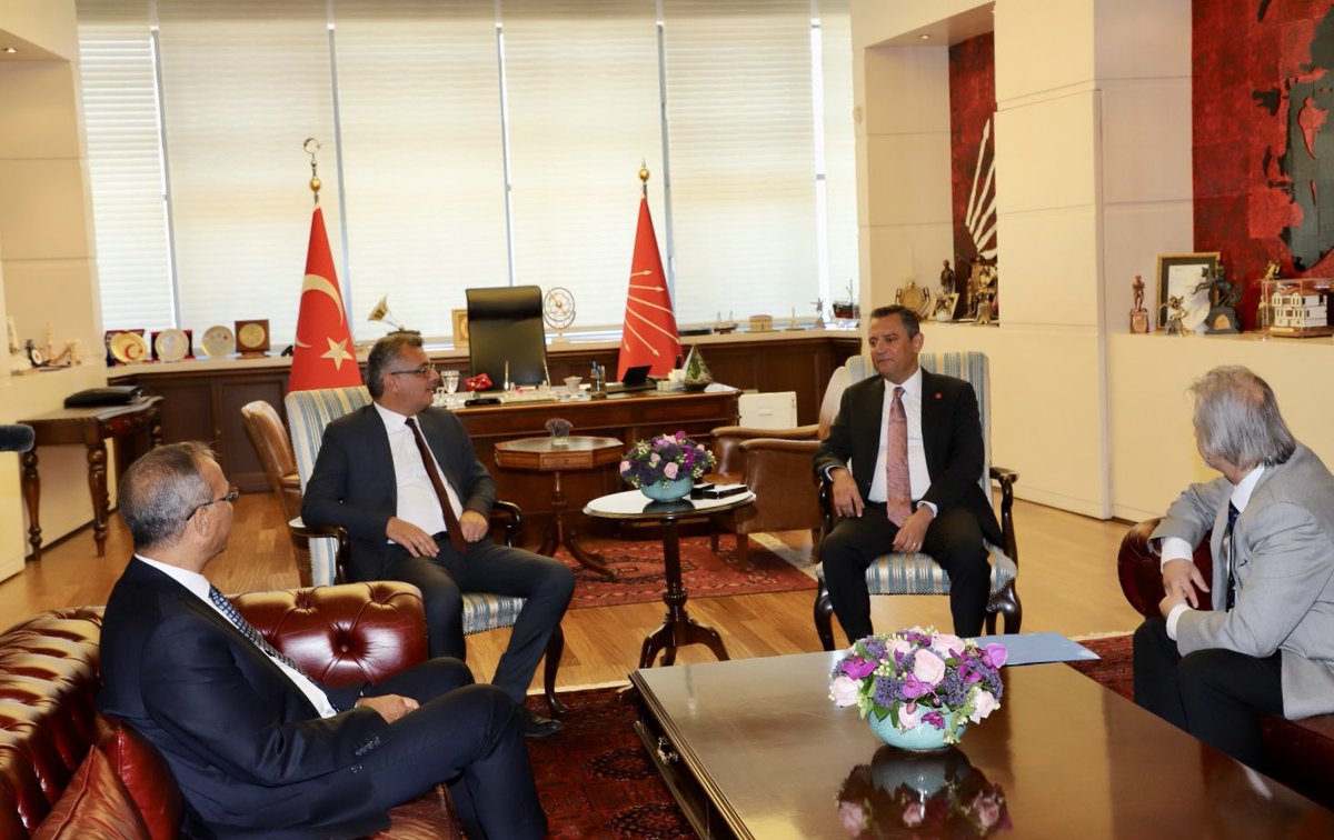 fikri_toros's tweet photo. CTP Genel Başkanı ve Dış İlişkiler Sekreteri olarak bu sabah Cumhuriyet Halk Partisi Genel Merkezi’nde 
Genel Başkan Sayın Özgür Özel ve Sayın İlhan Uzgel ile kapsamlı ve yararlı bir görüşme gerçekleştirdik. 
Sıcak misafirperverliği için Sayın Özel’e teşekkür ederiz… https://t.co/IDsZ5O3fZA