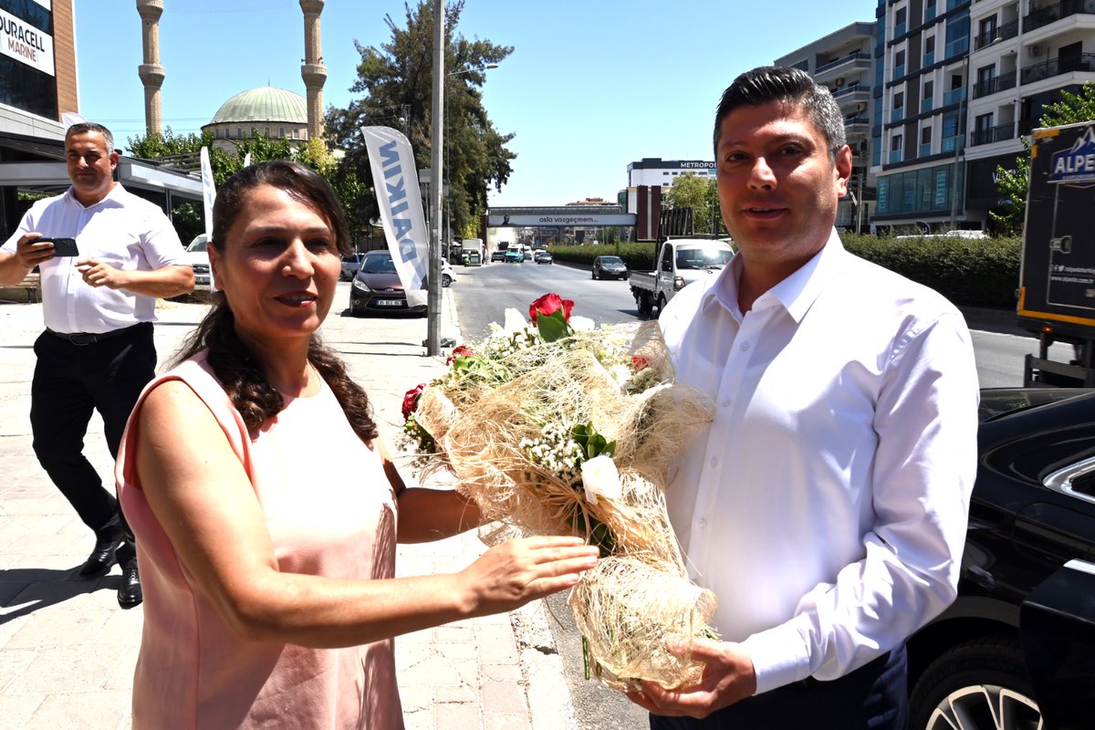AltundagUysal's tweet photo. İzmir ve İzmir 1 Nolu Şubelerimizin örgütlü olduğu işyerlerindeki temsilcilerimizle İzmir 1 Nolu Şubemizde bir araya geldik. Sendikamızın faaliyetleri ile ilgili bilgilendirmelerde bulunduğum toplantıda gündemimizdeki konuları da değerlendirdim. https://t.co/qvnuQEHvfS