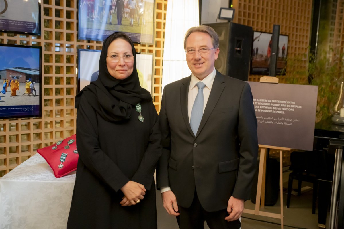 hellomagarabia's tweet photo. قادت سمو الأميرة أضواء بنت يزيد آل سعود  مسيرة عطاء حافلة وكبيرة في دعم الفن والفنون في السعودية. 
وتكريماً لدورها في إثراء المشهد الفني وإثراء الروابط بين السعودية وفرنسا تم تقليد سموها بوسام الفنون والآداب برتبة "فارس" من قبل الرئيس الفرنسي.
تعرفي عليها: https://t.co/b0xgqrRt2X https://t.co/SXR7FNOsOK