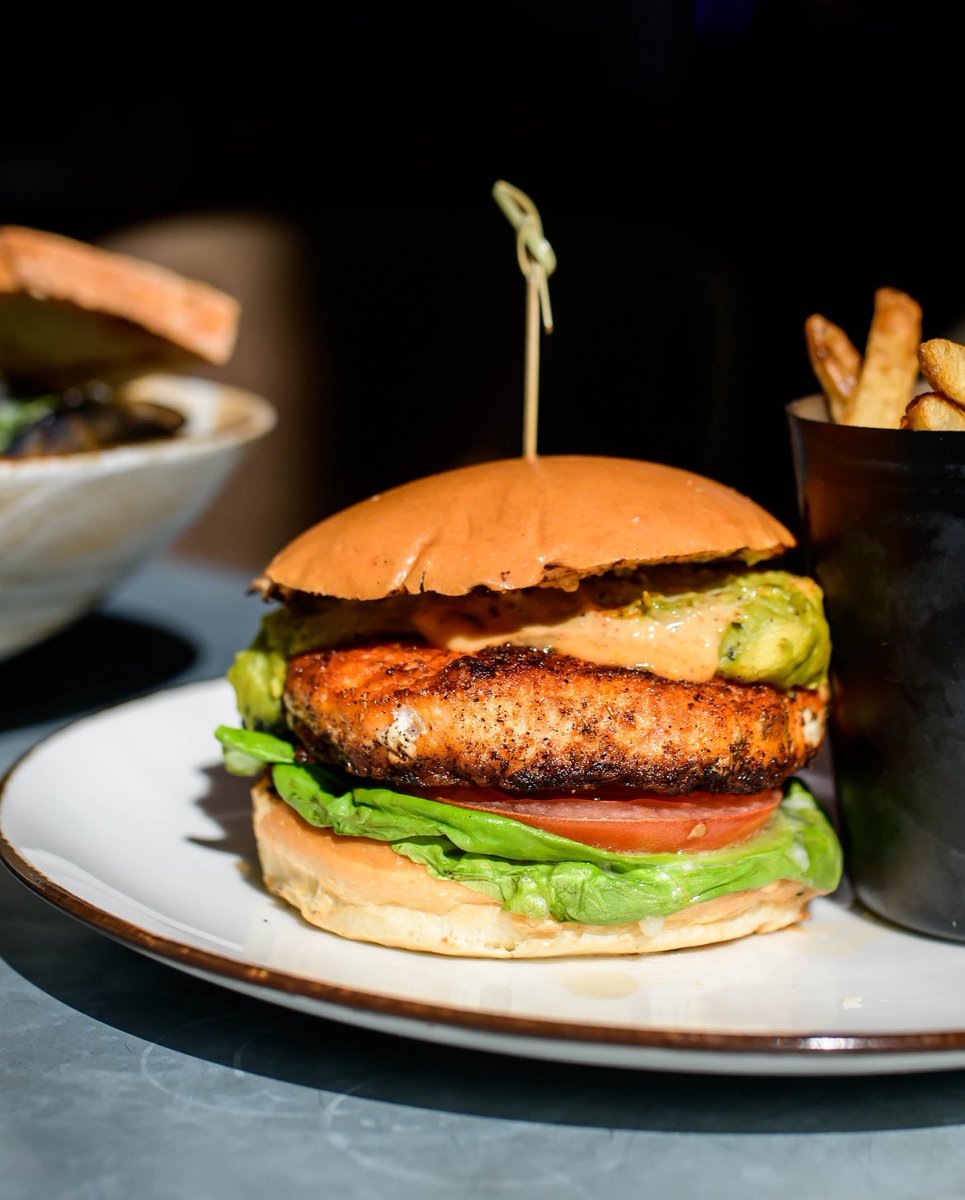 TheGlassHousedc's tweet photo. This roasted salmon burger is just for you. Reserve your table at #TheGlassHouseDC today! 

Lunch with us 👉 https://t.co/JP8sJZhD8t https://t.co/K5ziEYHOga