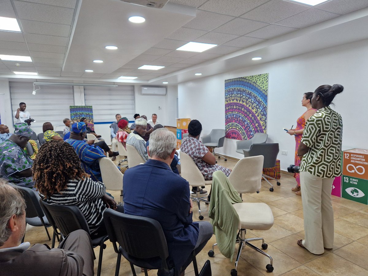 "Festivals, Kente and Cultural Heritage" seminar, yesterday on #borderfestivals on the Ghana - Togo border #Kente #agotime #agbozome #tafi thanks to <a href="/UNDPGhana/">UNDP Ghana</a> <a href="/SethAkumani/">Seth Akumani</a> <a href="/GeorgeNugybaby/">Paul Nugent</a> @PenaElaineA <a href="/JosefitoDabbol/">Jose-Maria Munoz</a> <a href="/IsabS25/">Isabella</a> @UNDPBorderlands <a href="/ZHamoui/">Ziad Hamoui</a> Dr. George Grandy