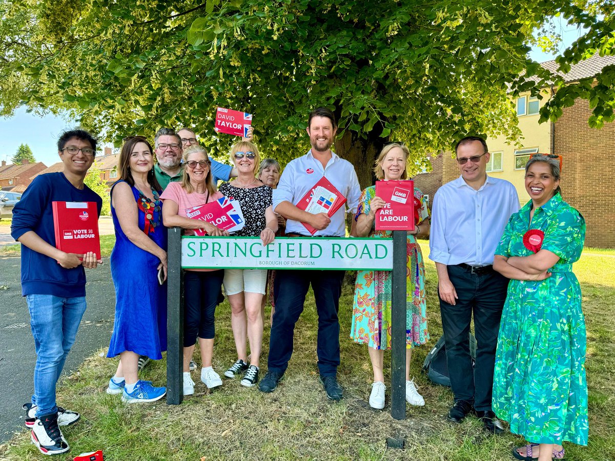 DavidTaylor85's tweet image. Great to have @gareththomasMP @RuthCadbury @JamesAsser out in Adeyfield today! Voters are clear, it's time for change. #hemelhempstead