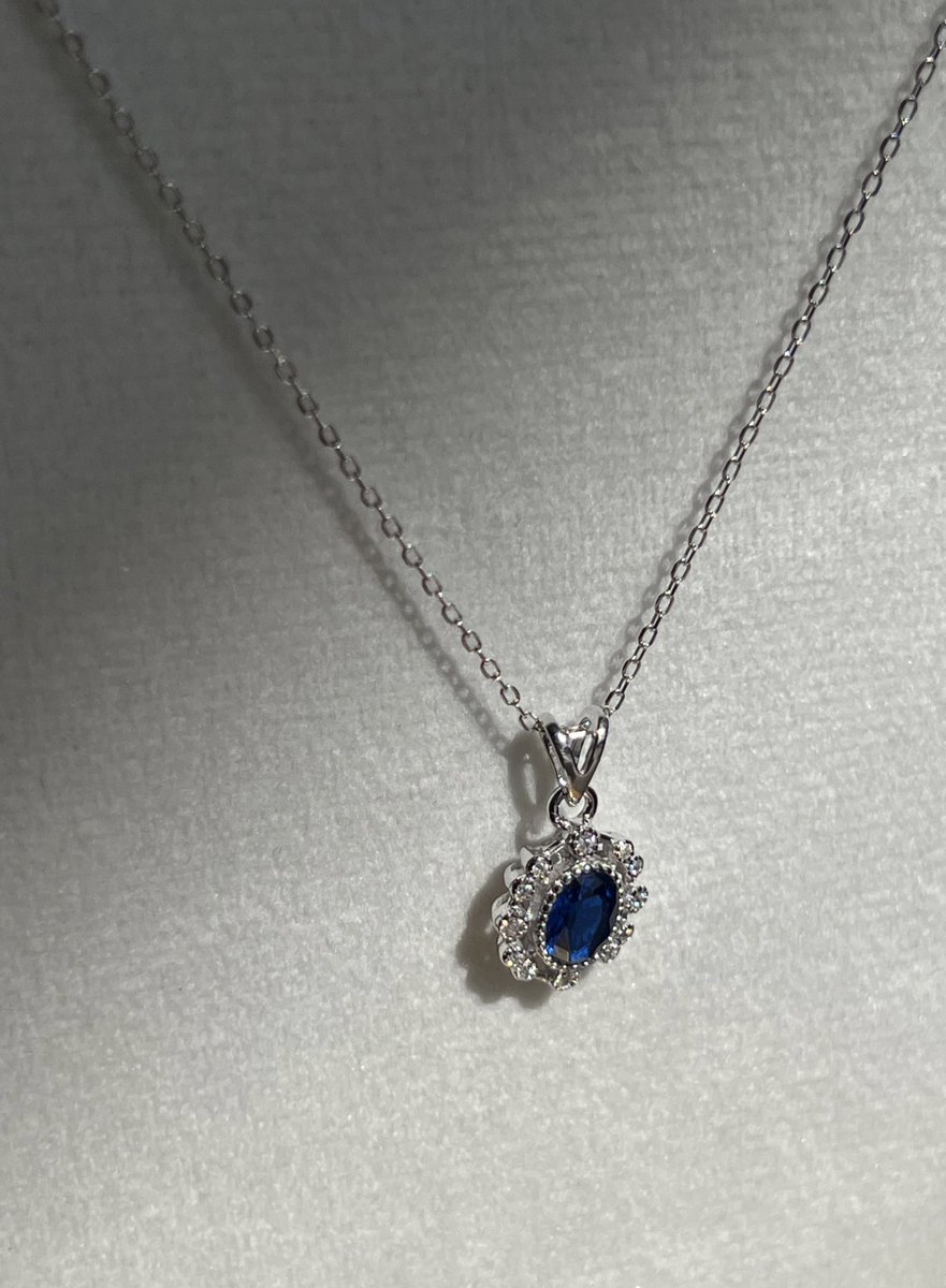 دعي جمالَ العُنقِ يظهر✨💙