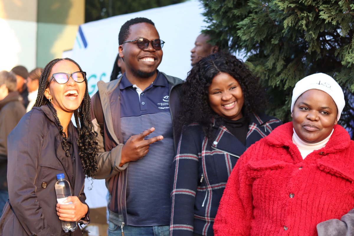 AuditorGen_SA's tweet photo. #TeamAGSA showed up at the exam venue to give encouragement to ITC candidates today #AGSACares https://t.co/L5towWwze5