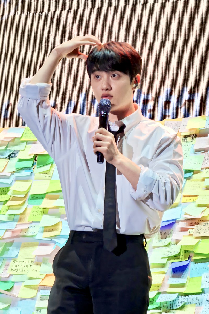 dolifelovely's tweet photo. 🐶🐱
🐰？
✌🏻 이거 왜 토끼예요? ㅋㅋㅋ

#BLOOMinTaipeiD2 240623
#FANCONCERT_BLOOM 
#함께할게_도경수_BLOOM
#도경수 #디오 #DOHKYUNGSOO #DO (D.O.) #都敬秀 #ドギョンス https://t.co/PidOpnA655