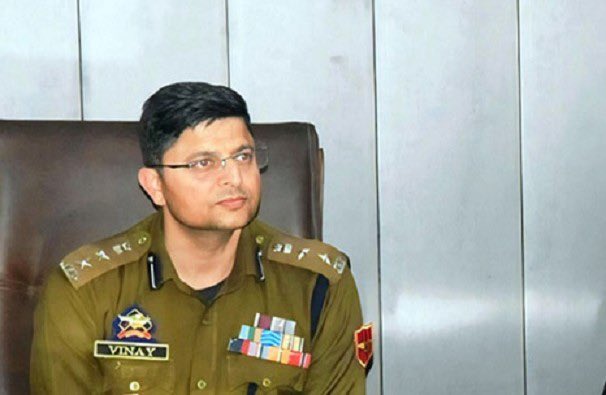 CrossTownNews's tweet photo. J&amp;K: SSP orders transfers and postings of SHOs

 #jammukashmir 

https://t.co/9TI6y0UfVj https://t.co/dzwFVznbmT