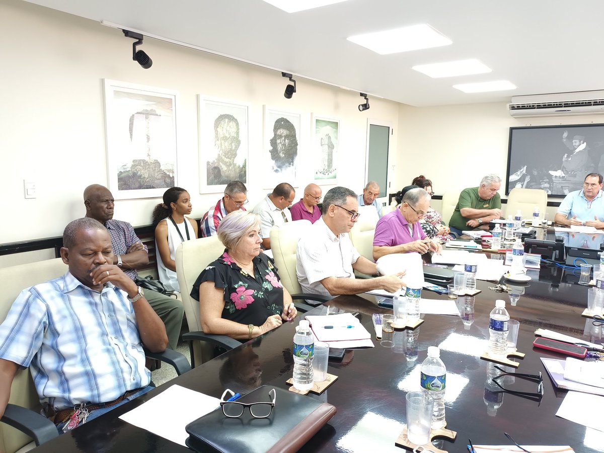 HidysB's tweet photo. Sesiona en @CubaCubacons  con la presencia del Secretario del SNTC @Misael82834031 Consejo Empresarial con el debate de importantes asuntos para la gestión empresarial y el funcionamiento sindical en la etapa de verano. Somos #GenteQueSuma #ConstruyendoElFuturo @PartidoPCC https://t.co/J4t2VN7LLX