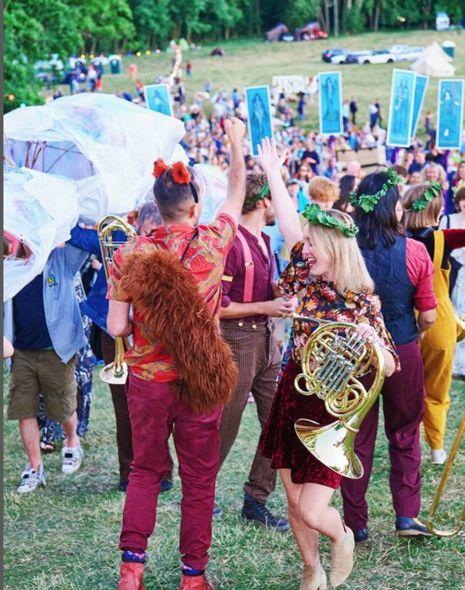 Walk this way! From our Memory walk with Prof Catherine Loveday, guided Bat Walk, Scent Walk &amp; guided journey into the Universe with cosmologist Roberto Trotta, bring your best walking selves &amp; prepare to be dazzled on our extraordinary walks.
#ALSO24 - Where ideas run wild🪐