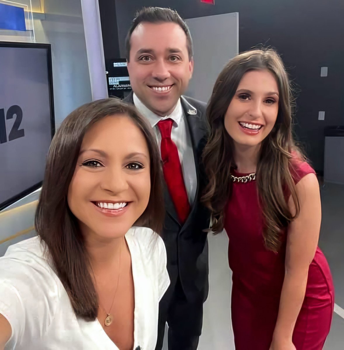🎉 TODAY'S TEAM • Always a pleasure working with these two! Having a great team with depth makes days when Lisa &amp; Tara are enjoying time off a breeze! 

⛈️ As far as weather... 😬 could be a rough evening - possible impacts to graduations

⚠️Storm Timing: hudsonvalley.news12.com