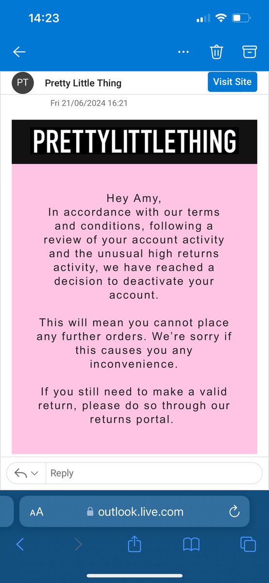 Amy_morris_x's tweet photo. What the hell is this? @OfficialPLT https://t.co/UXoIFOwPfe