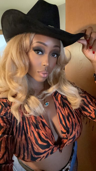 Meet me in Miami at @EXXXOTICA June 28th-30th in Booth #126 Sexpert Corner! Come and get a tuneup for<a class="tags" target="_blank" title="On Twitter" href="/?out=eyJ0eXAiOiJKV1QiLCJhbGciOiJIUzUxMiJ9.eyJpYXQiOjE3MjExOTQ0MTksImlzcyI6InR3cG9ybnN0YXJzLmNvbSIsIm5iZiI6MTcyMTE5NDQxOSwiZXhwIjoxNzUyNzMwNDE5LCJyZWRpcmVjdF91cmwiOiJodHRwczovL3R3aXR0ZXIuY29tL0VYWFhPVElDQSJ9.X5vSv9Gj_Qr_VN8dlOkla-r3HjeJpklyyloPsMQjbae3TQgjJm2opqWjtj34CV5rOUYttsnr8XJJh_leCuRGIg">@EXXXOTICA</a><a href="/tag/essencefest30"class="tags"><span>#essencefest30</span></a>