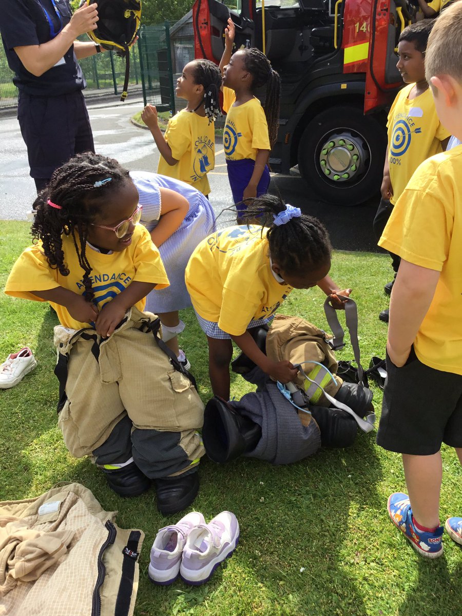 StmThinkers's tweet photo. We met some firefighters yesterday. We got to sit inside the fire engine. #STMAspireandachieve https://t.co/aw1EixZnOr