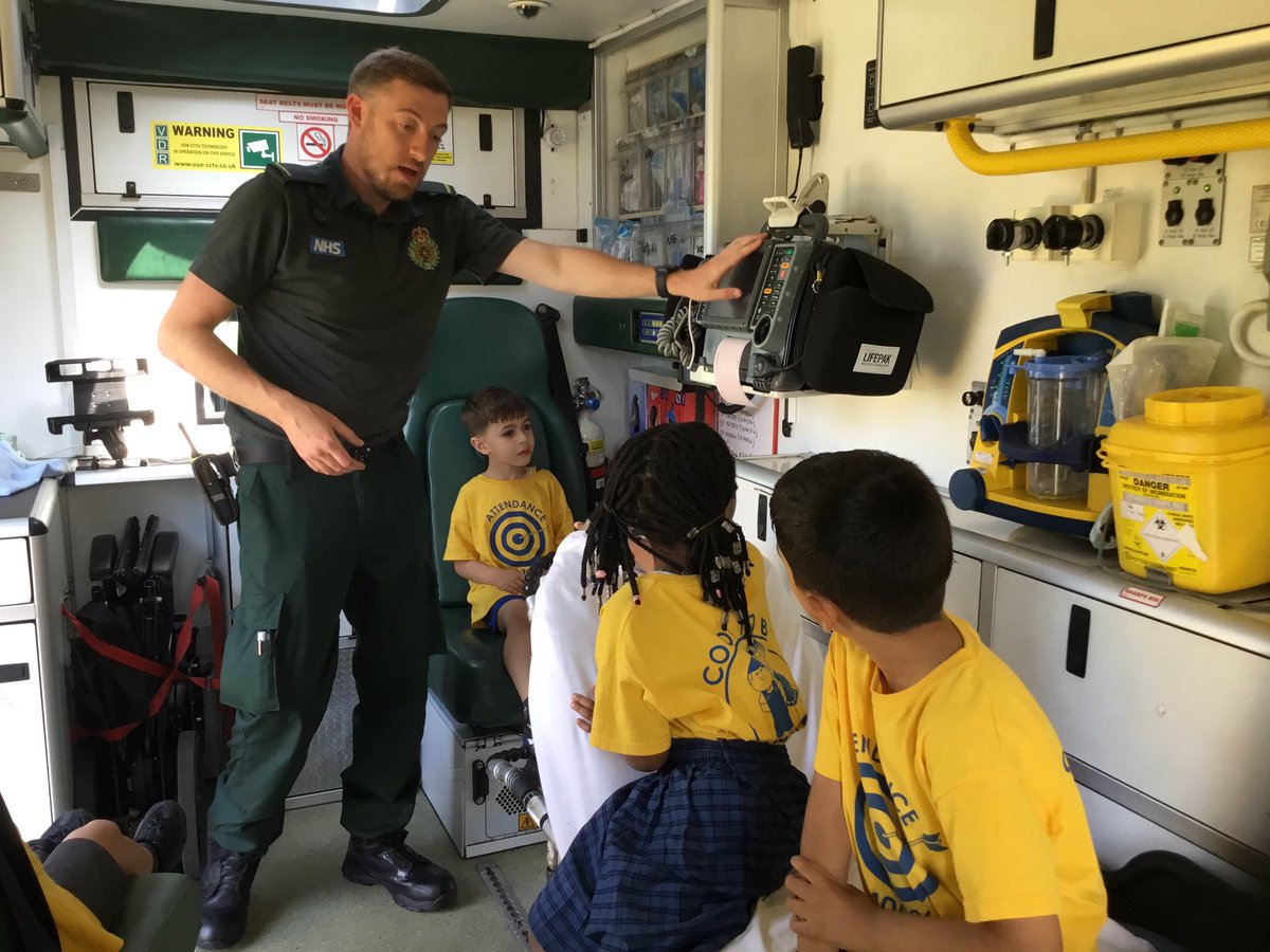 StmThinkers's tweet photo. We met Lewis the paramedic. He even showed us around his ambulance. #STMAspireandachieve https://t.co/2MfQcfifqv