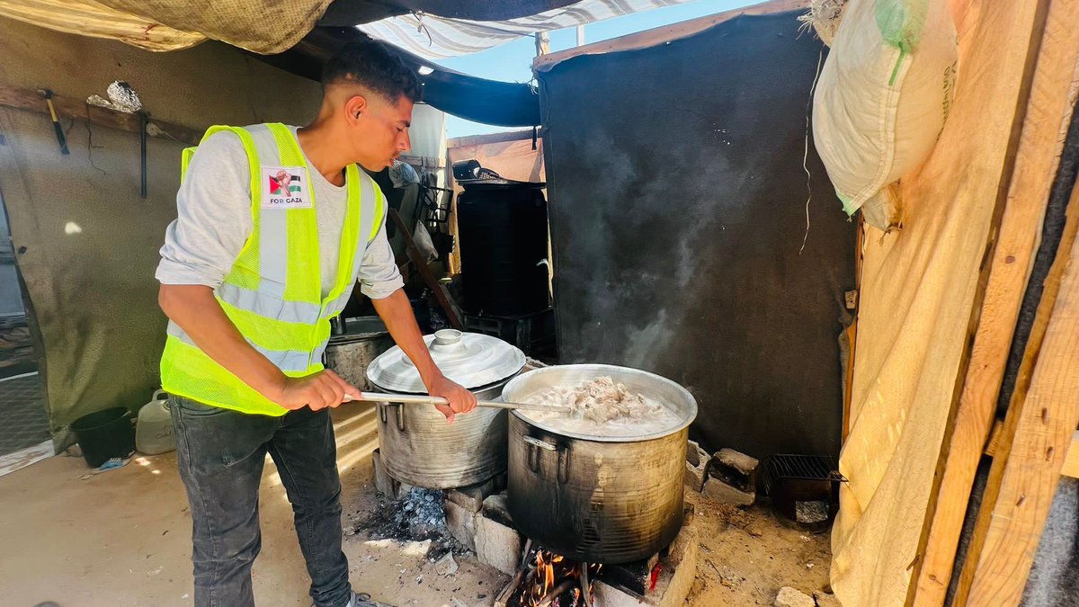 rida_ehab's tweet photo. Resuming work and providing services. Today we provided hot meals to them and we continue to provide the rest of the services https://t.co/StcP1yPkWn