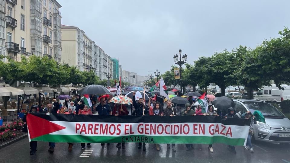 Etter en tøff overfart ble vi tatt i mot av store folkemengder i Santander. Representanter fra #Handala ble mottatt i parlamentet i Calabria, rådhuset i Santander, rådhuset i Marina Cudeyo og rådhuset i Cabezon de la Sal. #breakthesiege #gazachildren #gazafreedomflotilla