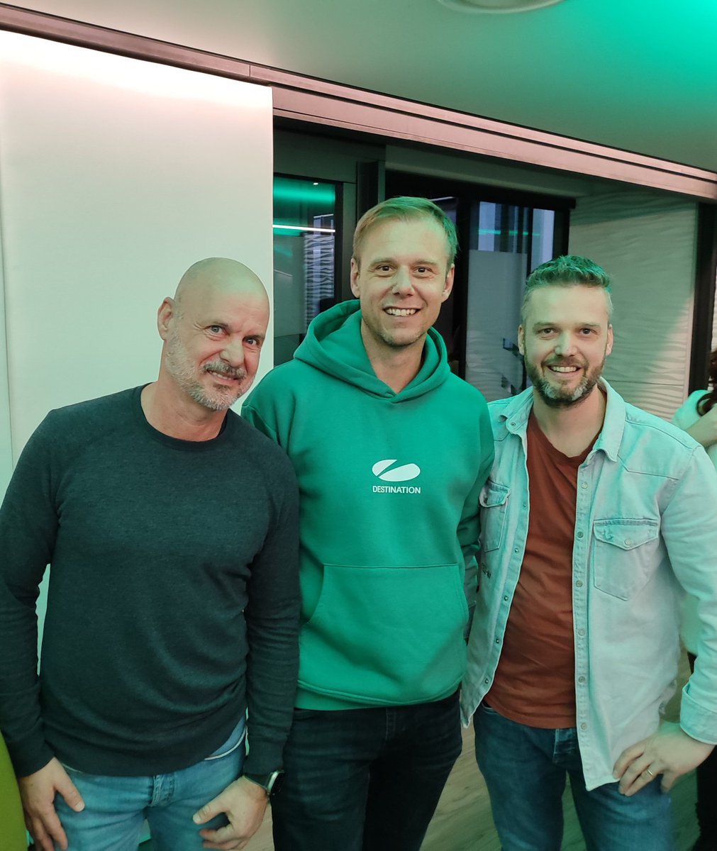 studioghosttown's tweet photo. Greetings from @armadamusic @arminvanbuuren⁠

#havingfun #musicislife #networking #meeting #enjoymusic #enjoylife #producer #edm #dancemusic #producertok @erwin.spitsbaard https://t.co/E1IDq79ZsV