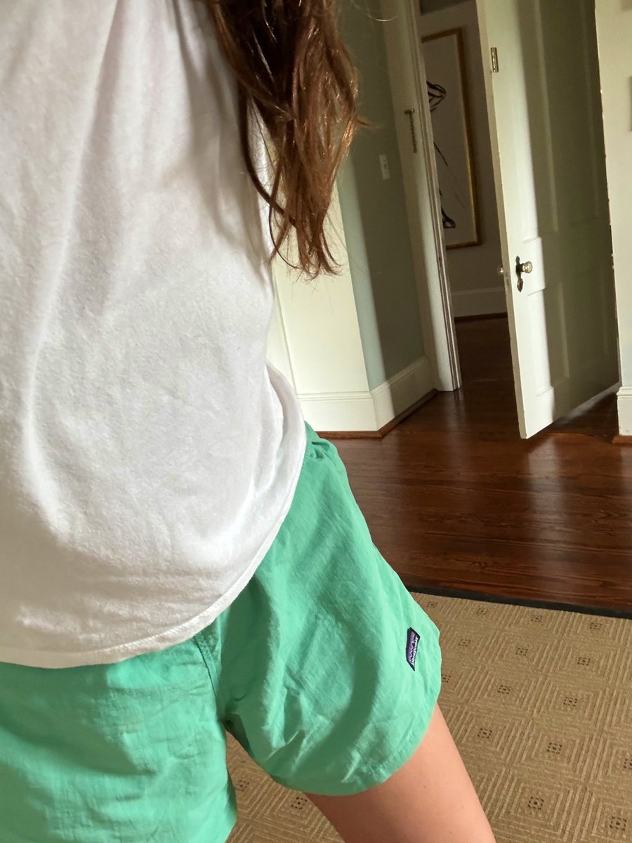 FatsoFasano's tweet photo. having a camp counselor summer (scratching bug bites, popsicles for lunch, wearing patagonia shorts to work, lying) https://t.co/2SIHoIV2X0