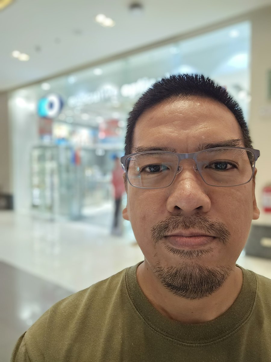 carly_tops's tweet image. Four-eyes na si Tito. #SignsOfAging #SalamatEO
