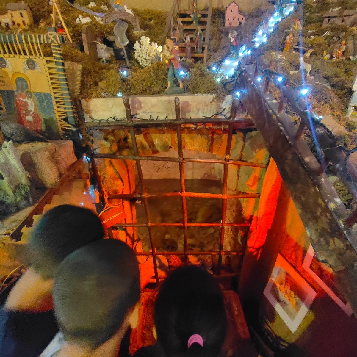 TdCAvverse's tweet photo. Alla scoperta del borgo e delle acque sorgive nelle Grotte del paese, si ringrazia il signor Giuseppe Mercuri per averci aperto il cantinone che ospita il presepe da lui realizzato, con giochi d'acqua sorgiva e alcune riproduzioni in miniatura dell'architettura del paese https://t.co/CF2KiBI466