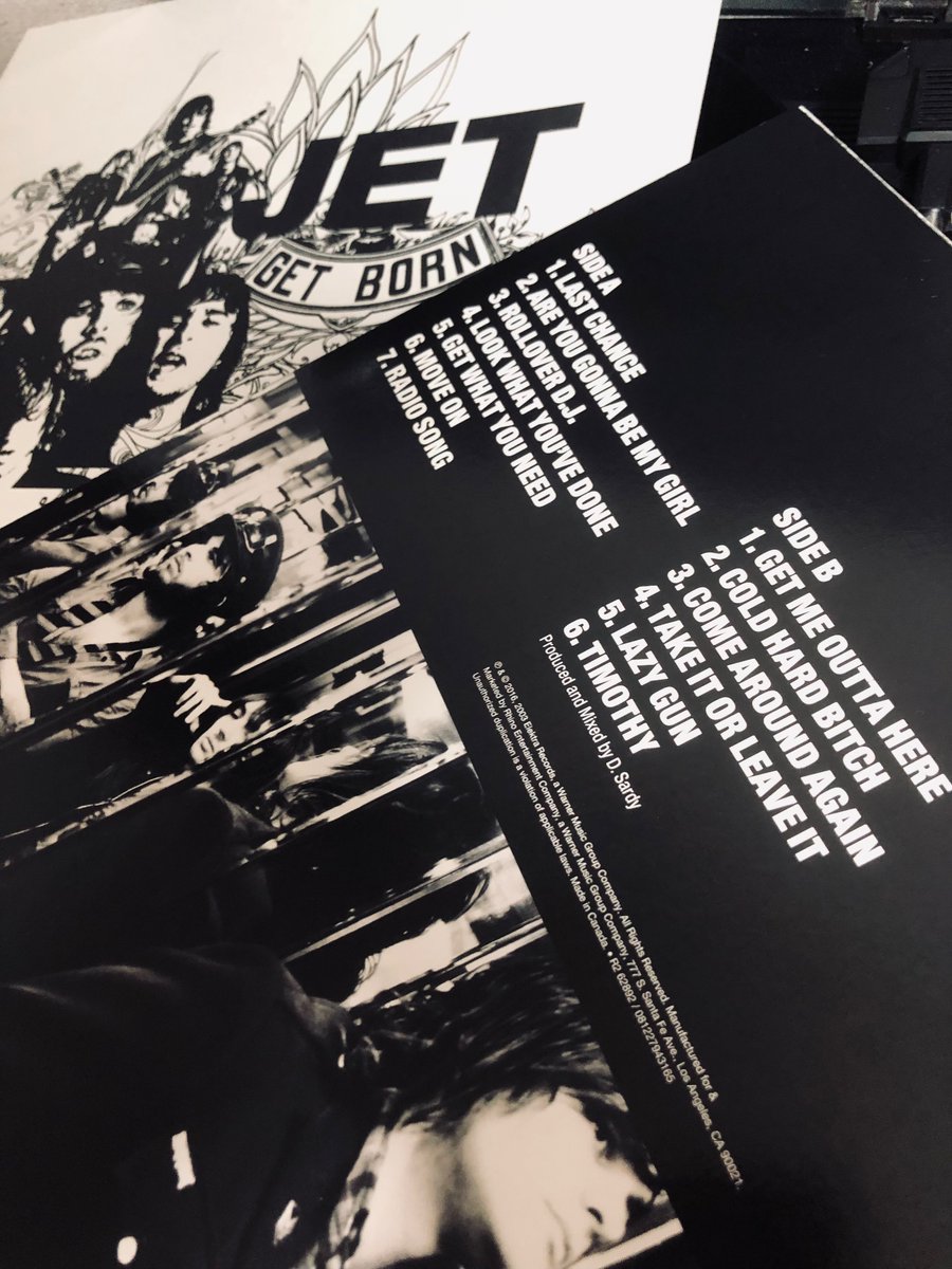 CafeSr400's tweet photo. 今夜のBGM♪
21年前にリリースされたJetのデビューアルバム『Get Born』をアナログ盤で!
当時、日本でも売れたアルバムで最近聴く事が無かったが、先々週行ったハコでJetをかけているDJがいて少し嬉しかったな
#GetBorn #Jet https://t.co/pGgXqfLIsL