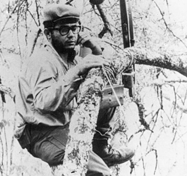 MeyvisEstevezE's tweet photo. Ejemplos como el de Carlos Cuello, el combatiente que bajo la guía del Che, peleó en la Sierra y la Invasión, le siguió en el Congo y le fue inseparable en #Bolivia, inspiran. Honramos al conocido Tuma que cayó peleando con 27 años y se distinguió por una fidelidad a toda prueba. https://t.co/VyBm3hAoJ0