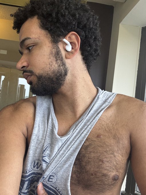 my titties https://t.co/7jCeUcj4be