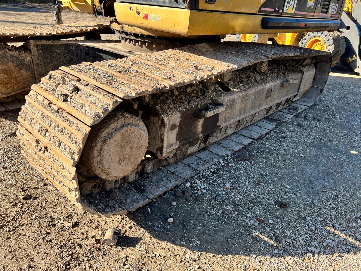 MicoEquipment's tweet photo. 𝐂𝐀𝐓 - 𝟑𝟑𝟎𝐃𝐋 - 𝐓𝐫𝐚𝐜𝐤 𝐄𝐱𝐜𝐚𝐯𝐚𝐭𝐨𝐫
𝐘𝐞𝐚𝐫: 2006
𝐇𝐨𝐮𝐫𝐬: 12,097
𝐃𝐞𝐬𝐜𝐫𝐢𝐩𝐭𝐢𝐨𝐧: Hydraulic Thumb, Quick Coupler, Cab w/ AC, Long Arm, Standard Boom, Long Track, 48" Bucket, Recent Idlers installed both tracks.
𝐄𝐦𝐚𝐢𝐥: sales@micoequipment.com https://t.co/gERRG8DWU6