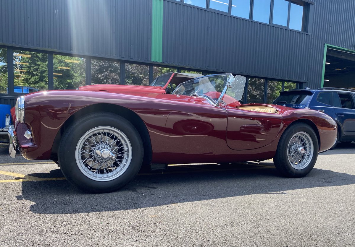 aohereng's tweet photo. ‘Can you wonder up and collect a car ? ‘Yup, what is it ?’ , ‘you’ll see’ . #dreamcar #meetyourheros #ac #acace #acbristol #classiccollective workshop. https://t.co/dJZou5iO99