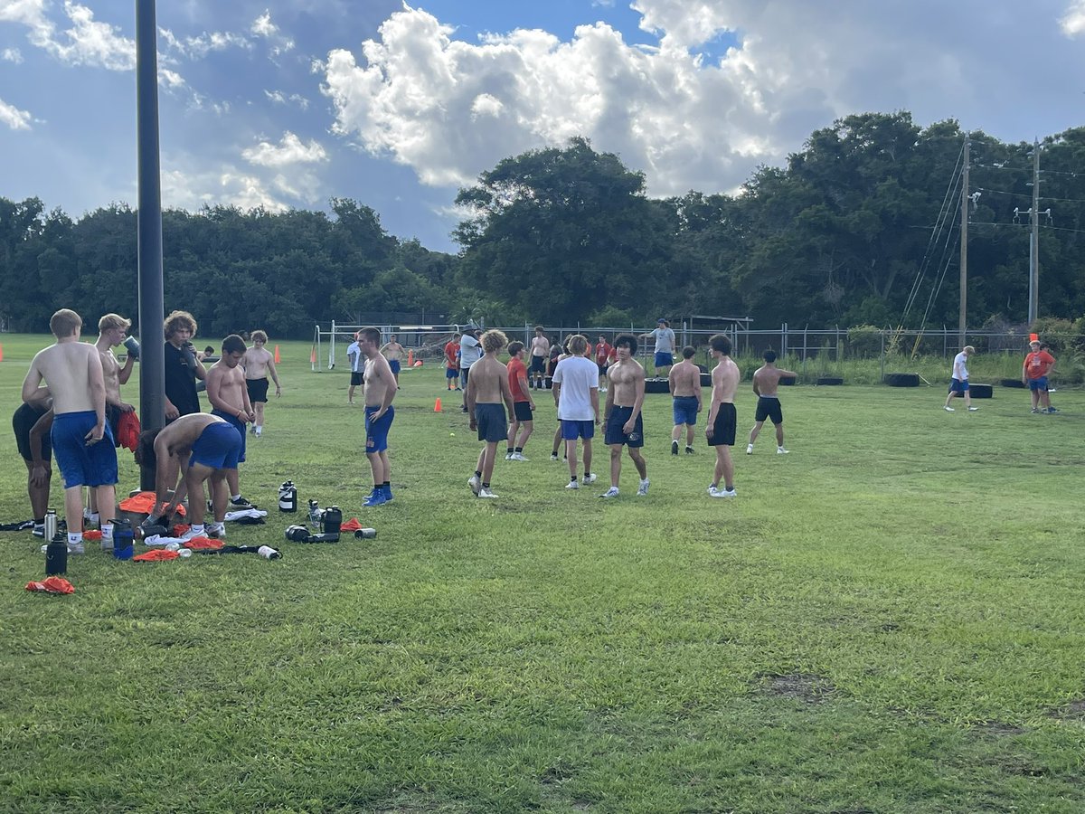 BSNSPORTS_brown's tweet image. @OsceolaFHS_FB 
#gettingafterit 
Only one way to get ready