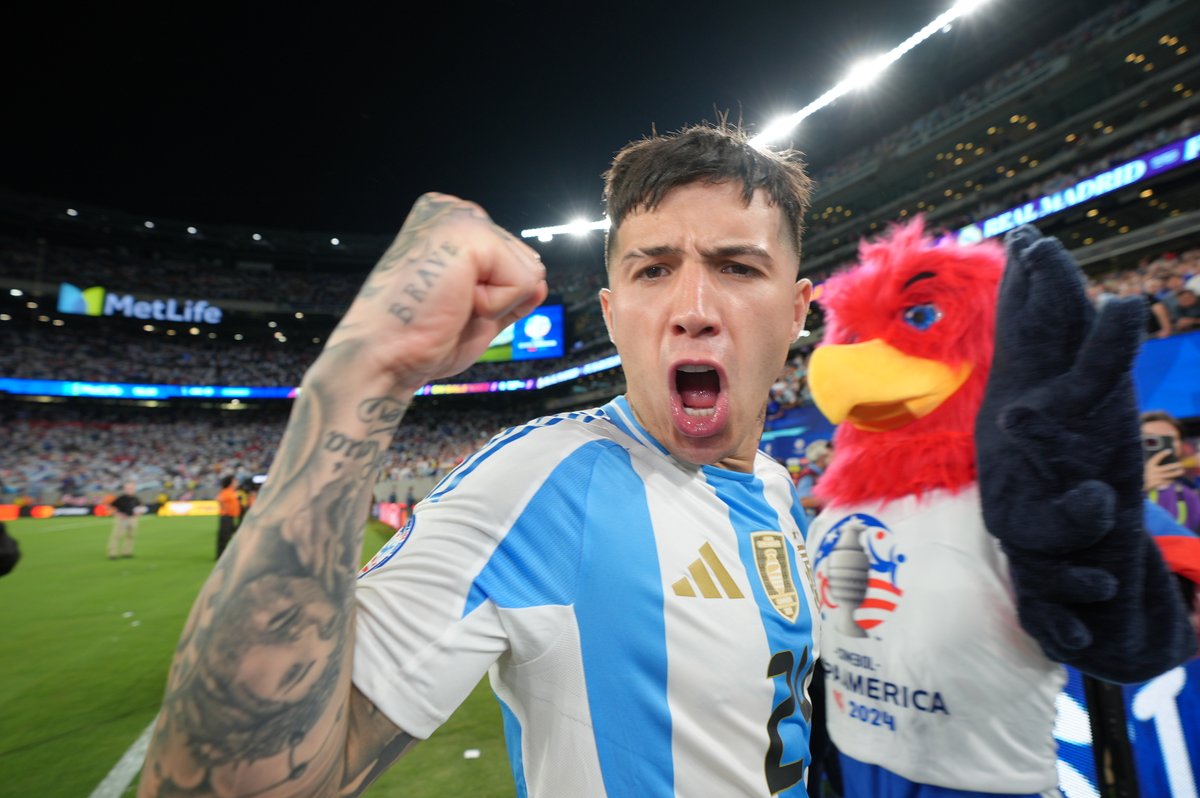 Argentina's tweet photo. 🏆 #CopaAmérica ¡Buen día para todos los clasificados a cuartos de final! https://t.co/dwT5lvF53t