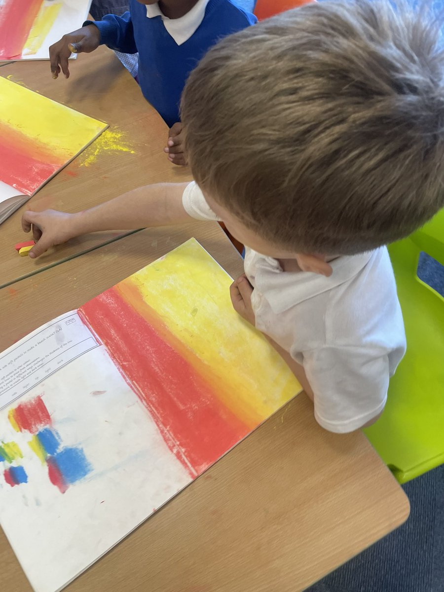 We’ve had a great afternoon creating our Australian sunsets! We showed how to layer soft pastels to create a lovely sunset colour. We used red and yellow and then layered them to create orange. <a href="/DeltaMacaulay/">Macaulay Primary</a> #artmacaulay