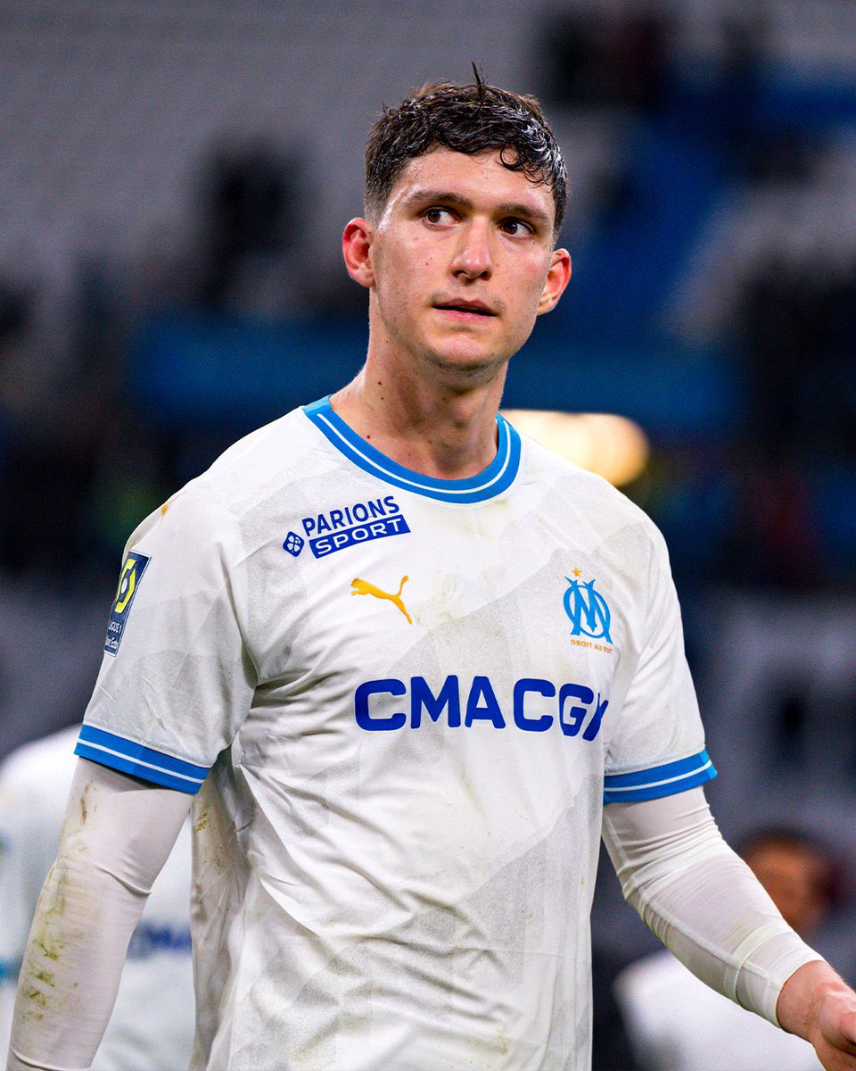 GuillaumeTarpi's tweet image. 🔹Leonardo Balerdi veut rester à l’OM !
Une prolongation de contrat de deux ans avance d’ailleurs très bien, d’autant que Roberto De Zerbi compte sur lui ! (RMC) #TeamOM