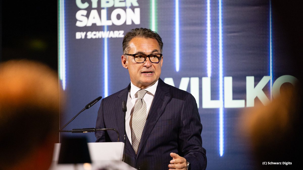 Beim Cyber Salon der #SchwarzDigits sprach #JoachimNagel über die wirtschaftlichen Chancen und Risiken der #Digitalisierung. Technologische und organisatorische Sicherheitsmaßnahmen sind laut Nagel wichtige Abwehrlinien gegen #Cyberangriffe.

👉Zur Rede: bundesbank.de/content/934636