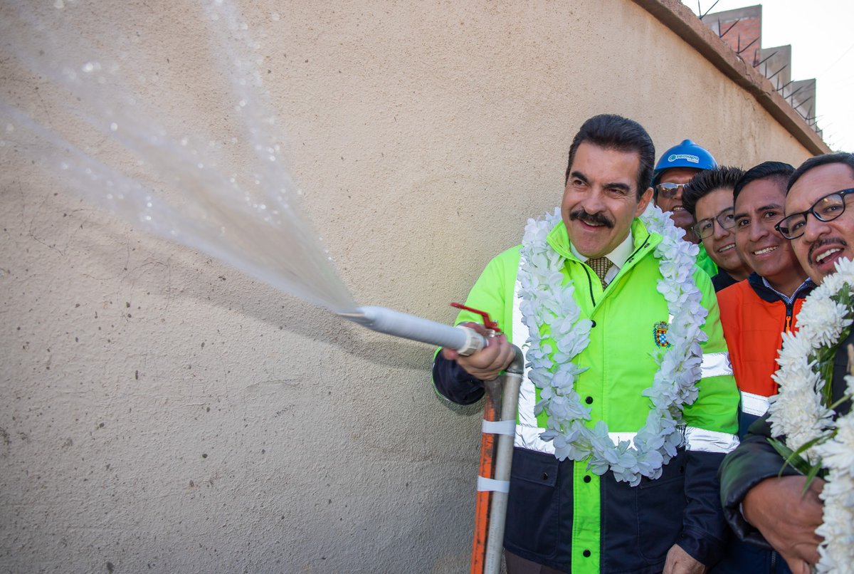 ManfredBolivia's tweet photo. Entregamos la ampliación de la Red de Agua Potable y Acometidas que beneficiarán con líquido elemento a más de 1500 vecinos de los distritos 3 y 4. Estamos avanzando en nuestro objetivo de mejorar la calidad de vida de las familias cochabambinas, priorizando la dotación de agua potable y servicios básicos en toda la ciudad.