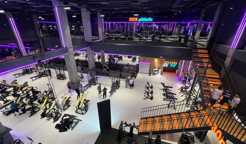 Cinemaplex's tweet photo. В Белгороде не знают, что делать с закрывшимися кинотеатрами. В Санкт-Петербурге прошло масштабное открытие летних площадок. Вместо ТЦ с кинотеатрами в Москве построят дома. Хабаровские кинотеатры выставлены на продажу. https://t.co/4ZaTzXQweQ https://t.co/KReaERPilx