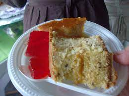 MikhailUC's tweet photo. Cuando servían torta, quesillo y gelatina en las fiestas venezolanas. Creo que más icónico que ese trío nostálgico... https://t.co/MRZwuwQGzo