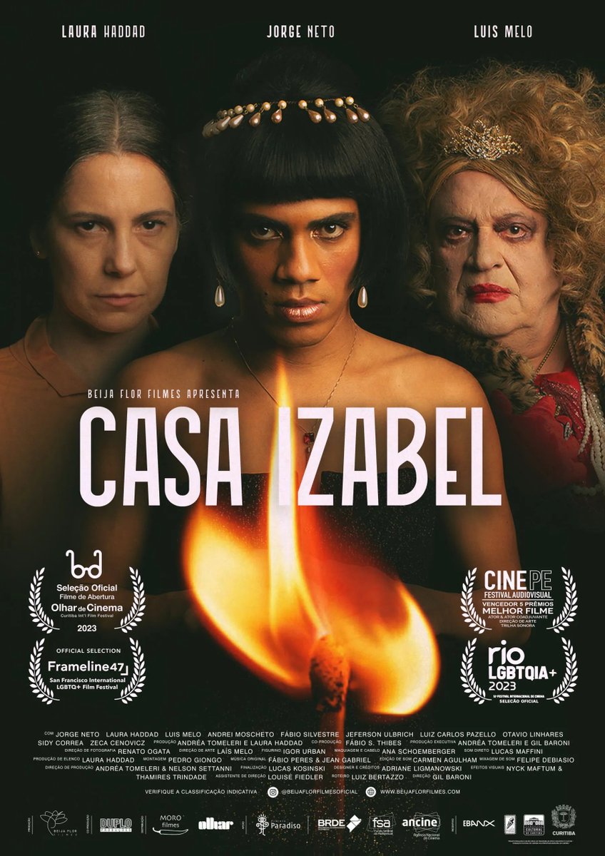 _renanguerra's tweet photo. "Casa Izabel", novo filme de Gil Baroni ("Alice Júnior"), estrelado por Luís Melo, chega amanhã (27) aos cinemas

o filme conta a história de um retiro de crossdressers em uma casa isolada durante a ditadura militar brasileira >>> https://t.co/2DsZJutJ4L https://t.co/gH2teMCohH