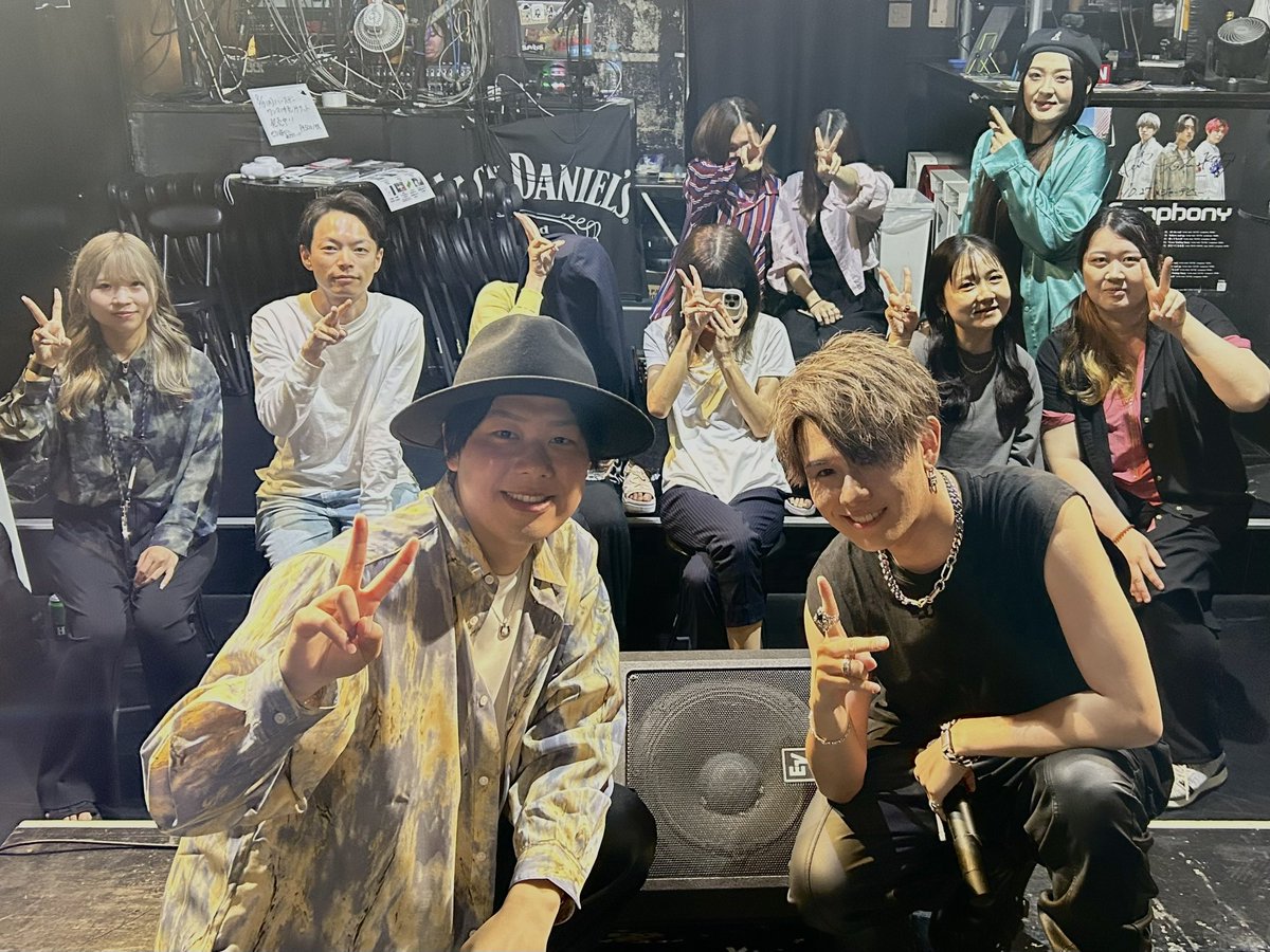 vohiro21's tweet photo. WAKAMIYA HIROKI
MONTHLY LIVE 2024 6月公演

観てくださった皆さま
ありがとうございました！
本日は40名の方にお届けできました！

LIVEを観て頂けること
人前で歌が歌えること
なにひとつ当たり前じゃないので
ひとつひとつ大事にして
これからも歌っていきます🔥

BLIVALNOA中村悠太コラボ
2曲歌わせて頂きました💐
やさしさで溢れるように/JUJUカバー
フタリハナビ/若宮大起

最っ高に楽しかった！！
路上から一緒に歌ってくれた戦友と
またひとつ思い出ができました🔥
一緒に歌ってくれてありがとう✨

支えてくれるHIROES、NOAの皆さんも
SNSで応援も
本当にありがとうございます！
また来月頑張ります！！

WAKAMIYA HIROKI
MONTHLY LIVE 2024

2024.7.24(Wed)
⏰ OPEN 19:00 / START 19:30
📍新宿ROTT
Guest MIZUKA

🎟️現地チケットはこちら
https://t.co/f25wlExdW2

🎥配信チケットはこちら
https://t.co/DOifDwkP2e