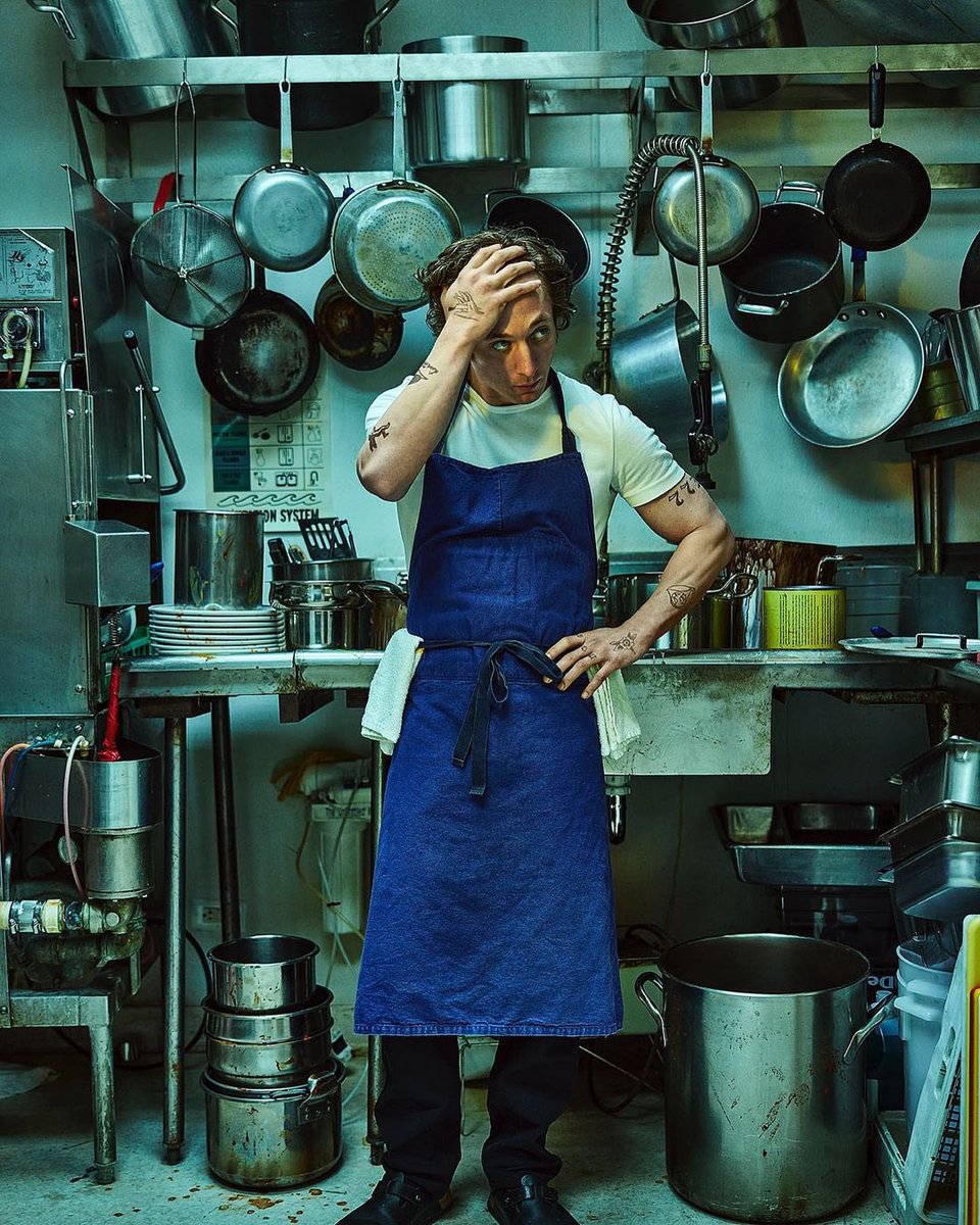 CultureCrave's tweet image. All 10 new episodes of #TheBear S3 release tonight 👨‍🍳

6 PM PT