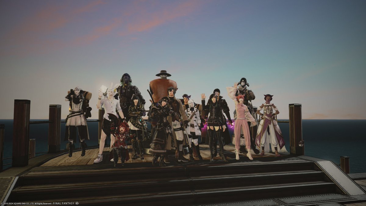 wheresmyCDs's tweet photo. Group pic before dawntrail ☀️🫶 https://t.co/JvwfxvoukG