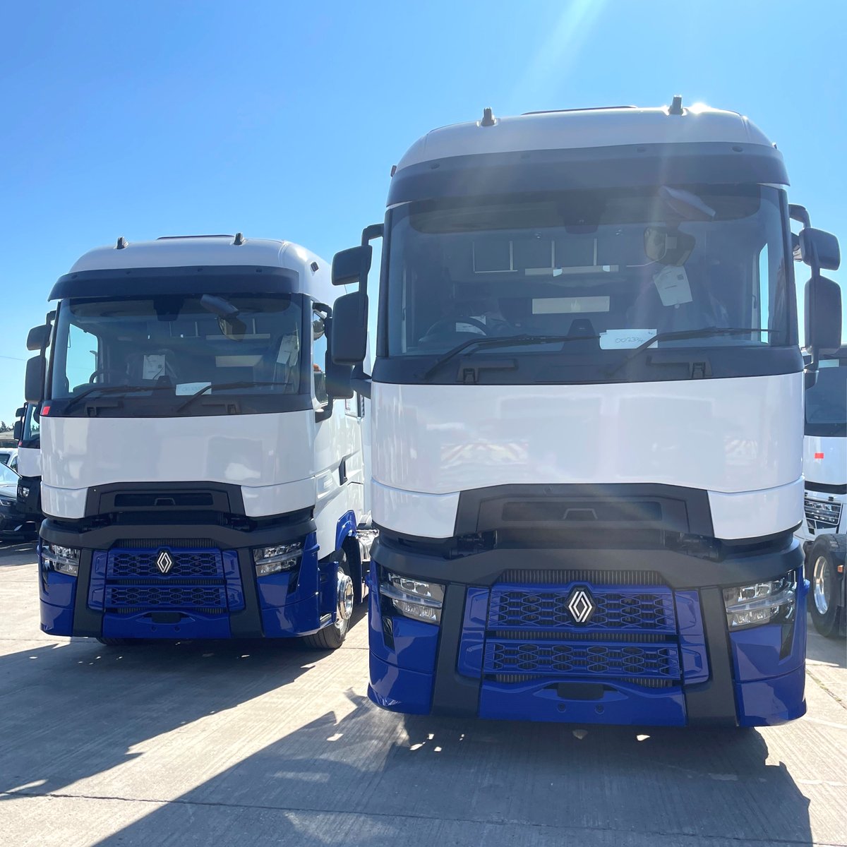 Two more are ready to roll😎

#CommercialVehicles #Trucks #Paintshop #CommercialRefinishing #VehicleRefinishing